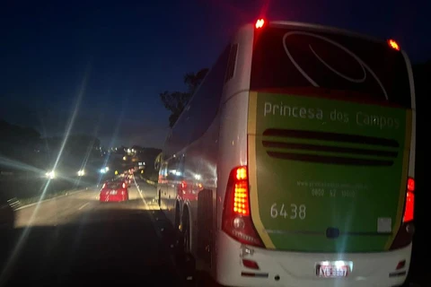 Homem embriagado é preso por importunação sexual dentro de ônibus