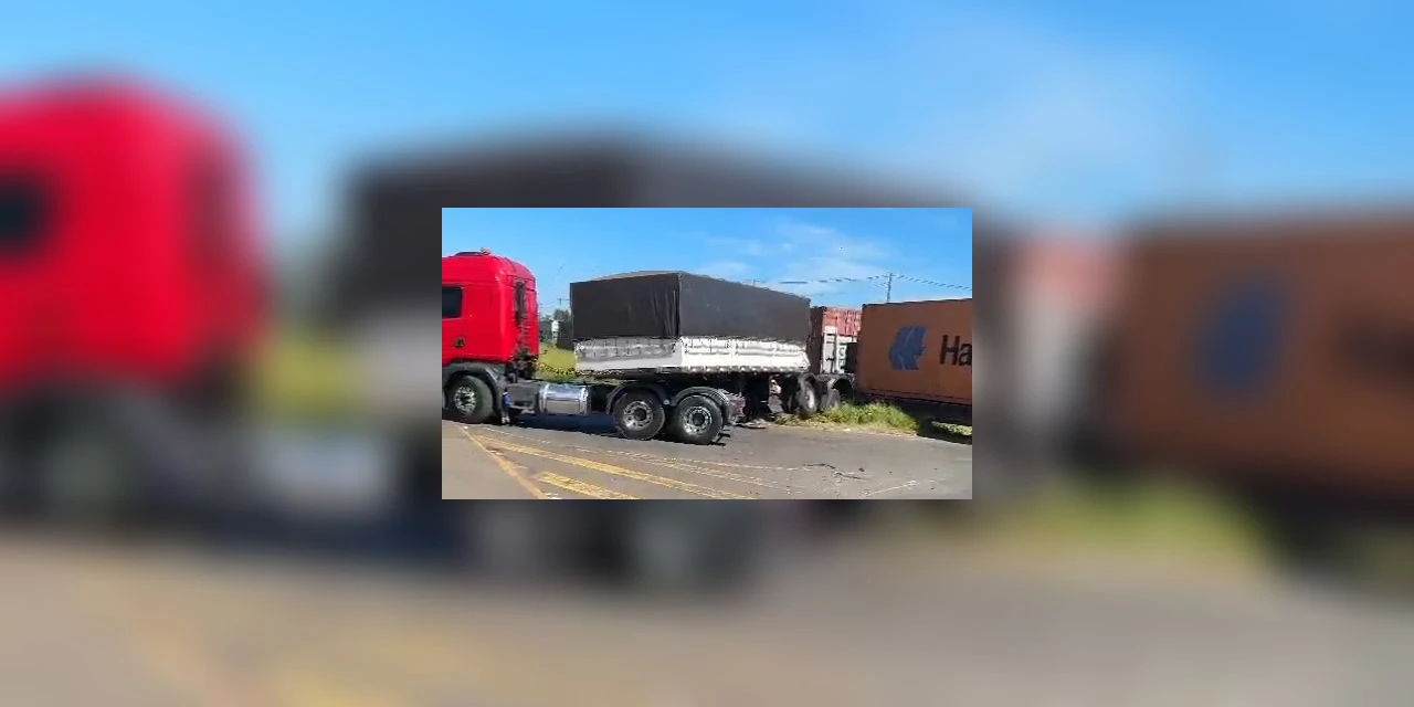 Vídeo mostra batida entre trem e caminhão na Vila Borato, em PG