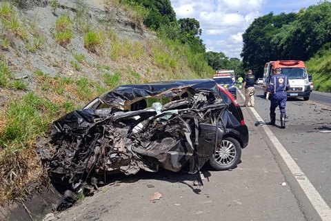 Colisão entre automóvel e caminhão termina em morte na BR-373 em Imbituva