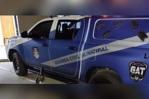 Homem pede ajuda após ser esfaqueado pela mulher, em PG