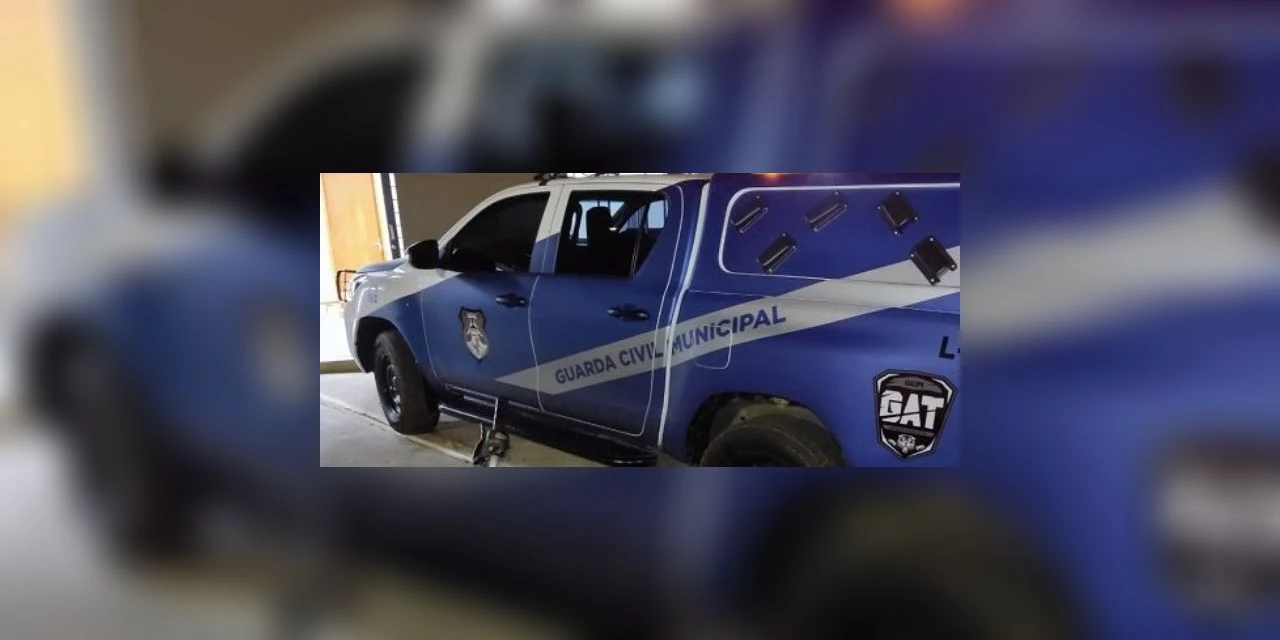 Homem pede ajuda após ser esfaqueado pela mulher, em PG