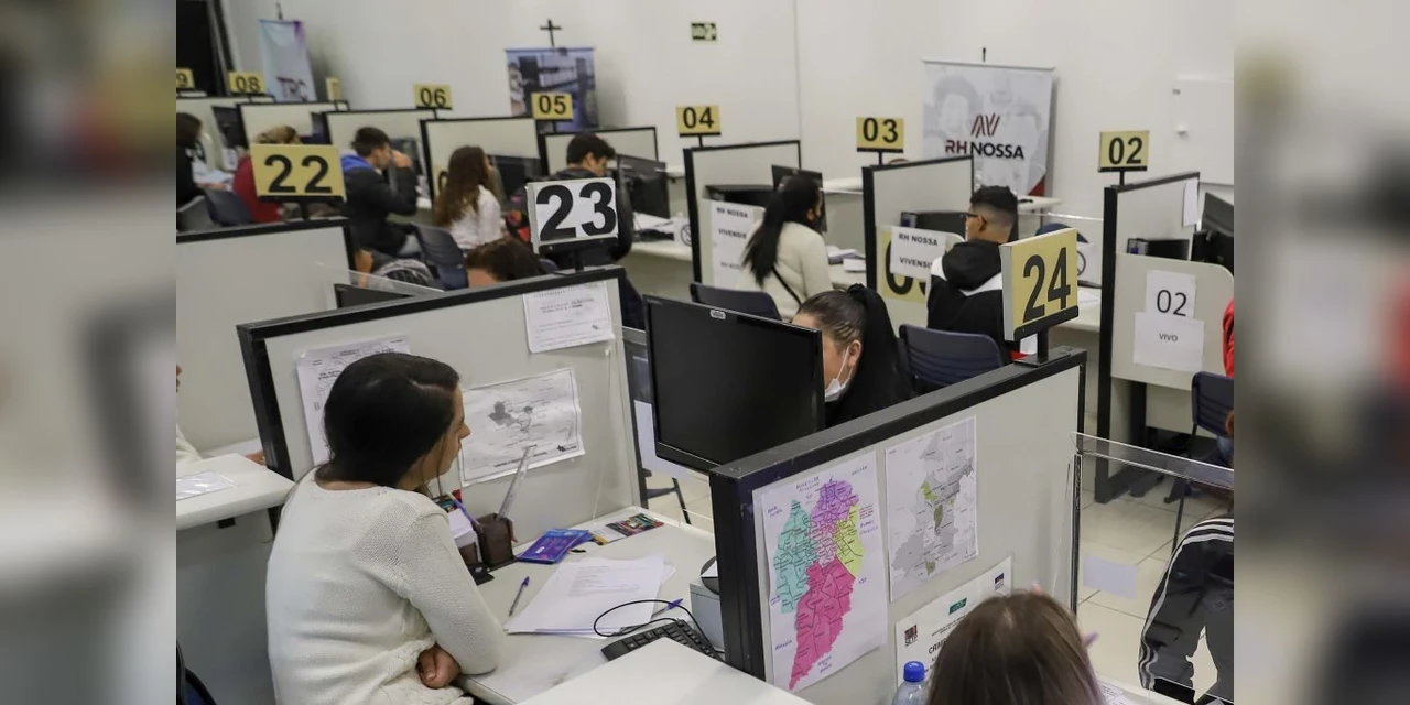 Agências do Trabalhador têm 10 mil vagas com carteira assinada em todas as regiões do Paraná