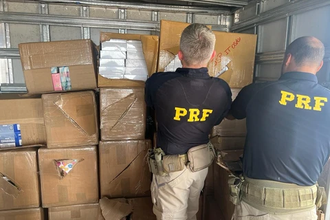 Polícia apreende celulares e cigarros eletrônicos na BR-277, em Guarapuava