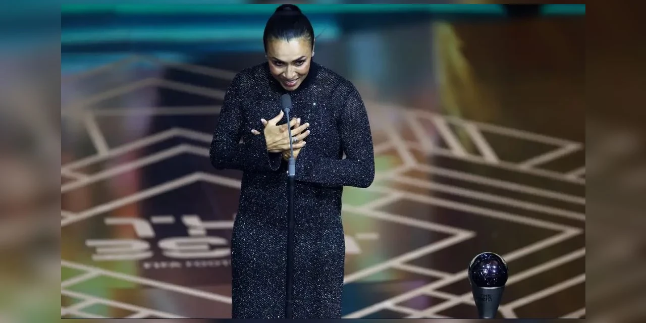 Com homenagem à rainha Marta, Fifa coroa melhores do mundo