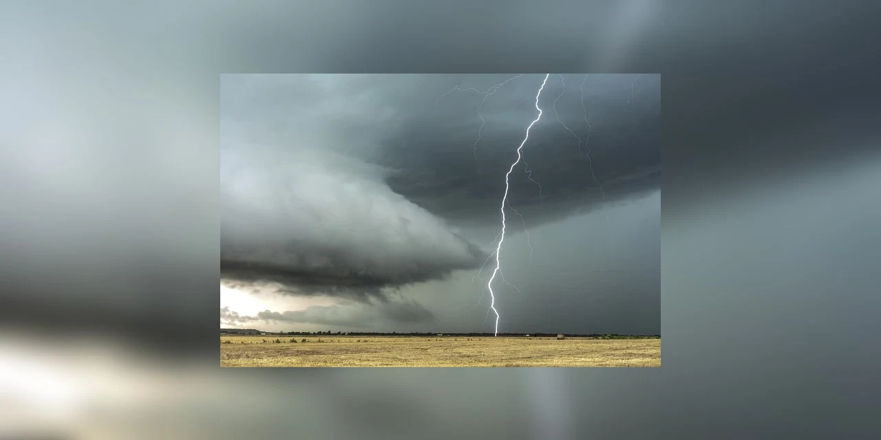 Raio mata banhista de 60 anos em Praia Grande, no litoral paulista