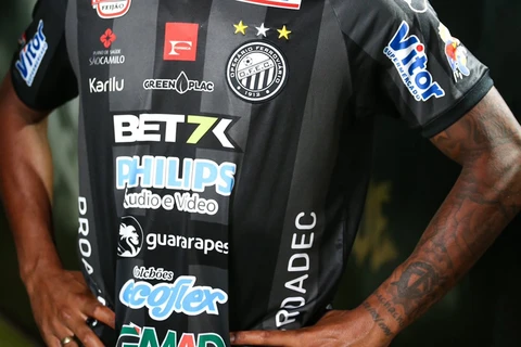"Se tirar o escudo do time cabe mais patrocínios"; diz torcedor sobre novo uniforme do Operário