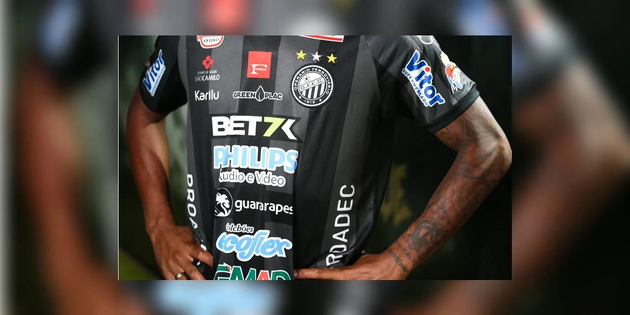 "Se tirar o escudo do time cabe mais patrocínios"; diz torcedor sobre novo uniforme do Operário