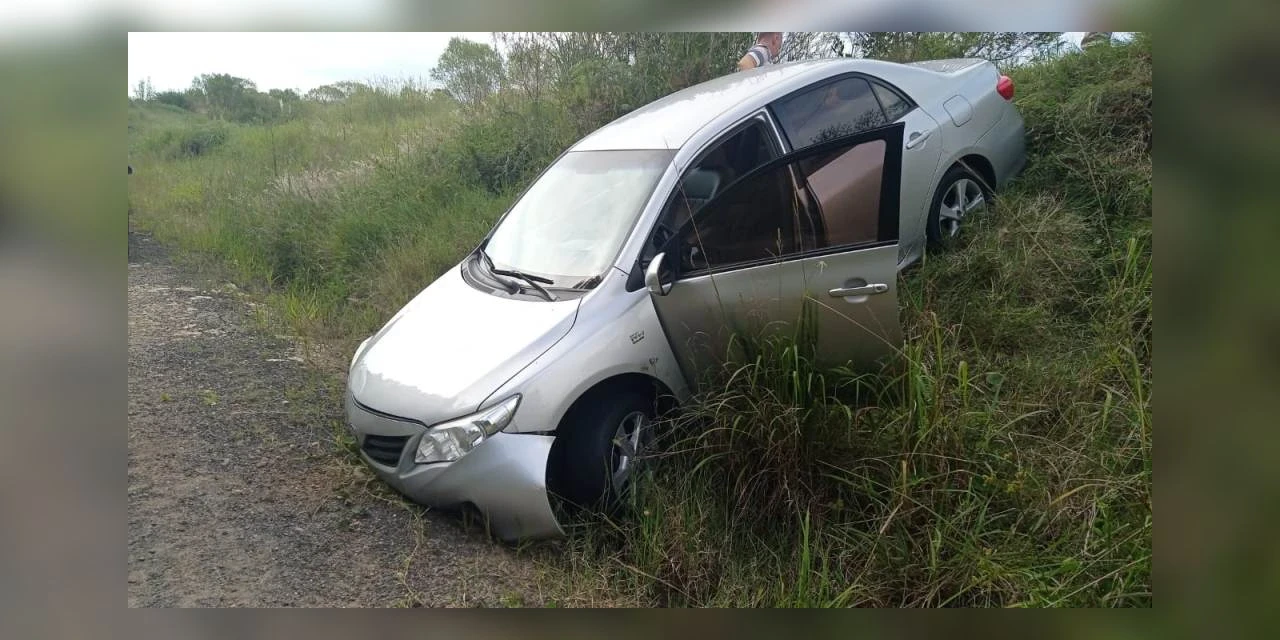 PRF apreende carro clonado após perseguição em PG