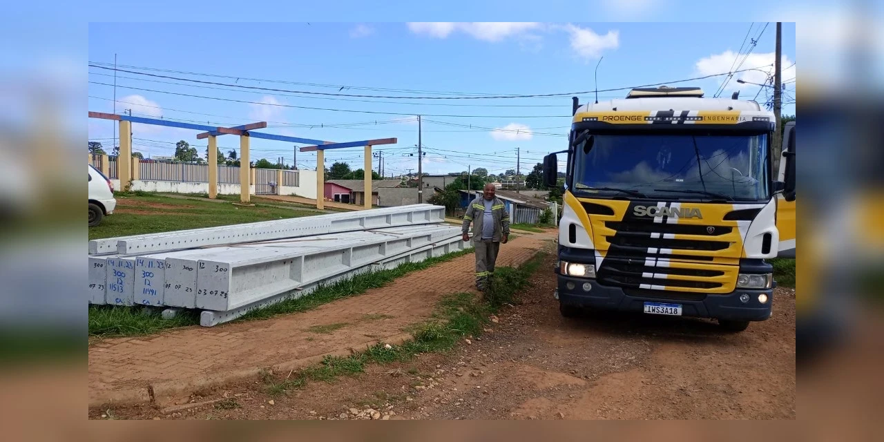 Prefeitura inicia posteamento para iluminação pública no Ouro Verde II