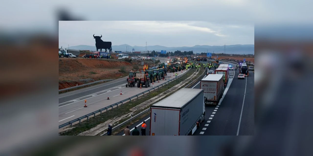 Agricultores espanhóis bloqueiam vias e ampliam protestos na Europa