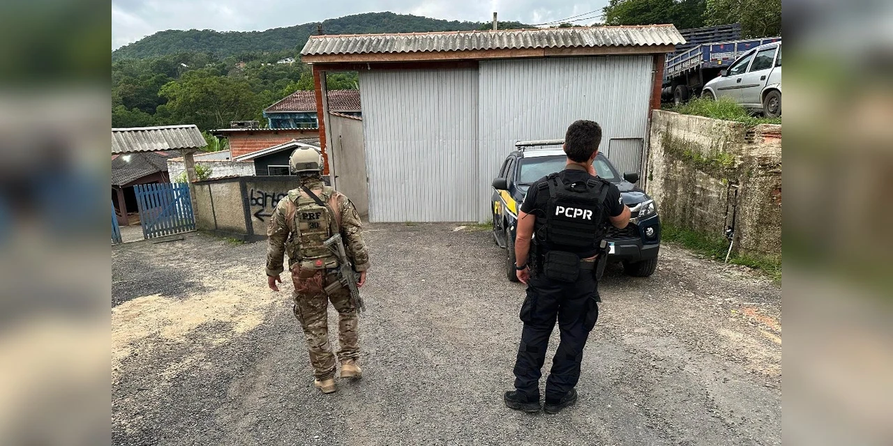 PCPR e PRF prendem 12 pessoas em ação contra grupo que saqueava cargas