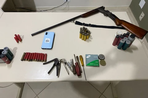 Motorista de transporte escolar acusado de estupro é preso com armas e munições em Ipiranga