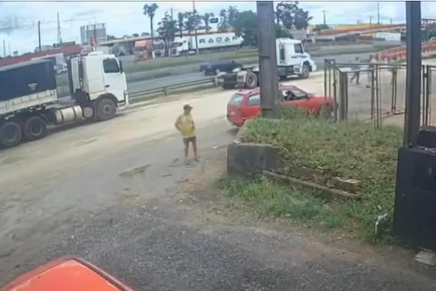 Imagens de câmeras de segurança ajudam polícia a identificar suspeito de furtos em Carambei, assista!