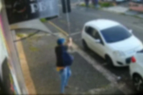 Assalto termina em tiroteio, uma pessoa baleada e suspeito preso, em PG