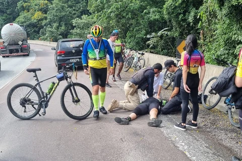 Enfermeira de folga e equipes da PRF salvam ciclista que sofreu acidente na BR-277