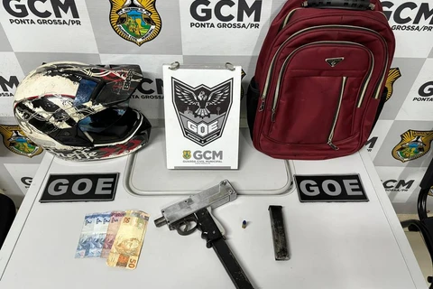 Rapaz é preso com moto adulterada e submetralhadora, em bairro de PG