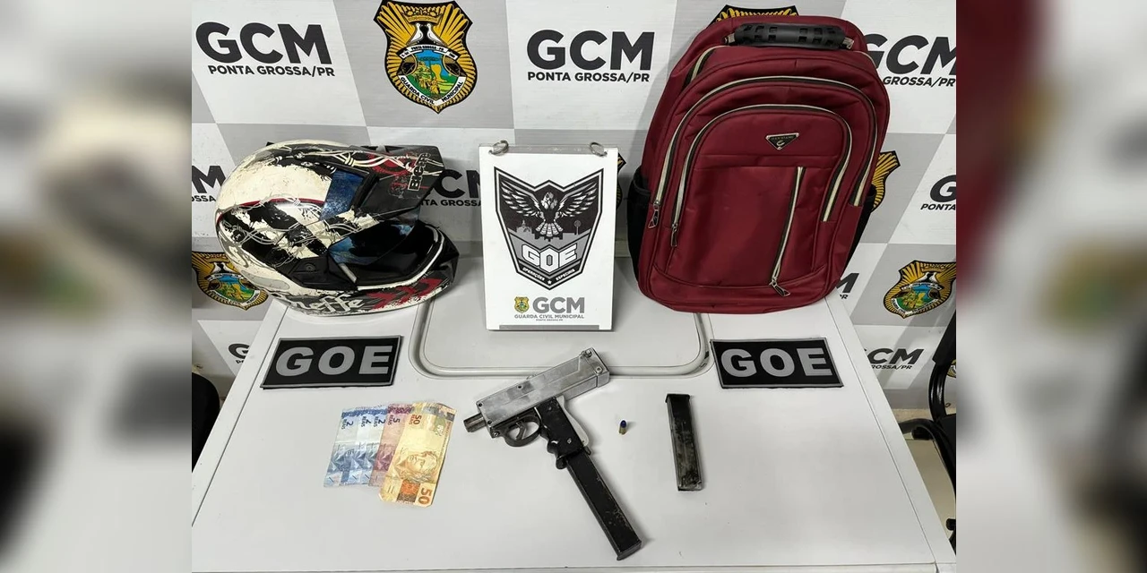 Rapaz é preso com moto adulterada e submetralhadora, em bairro de PG