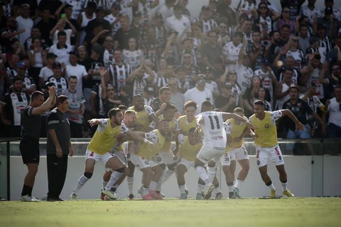 Operário perde por 2 a 1 para o Athletico na 1ª partida da semifinal do Paranaense
