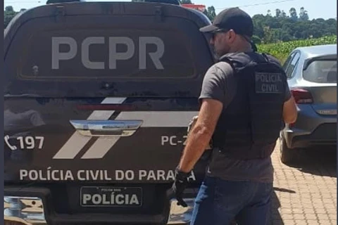 Polícia prende em flagrante indivíduo; após vítima pedir socorro enquanto era mantida trancada em casa