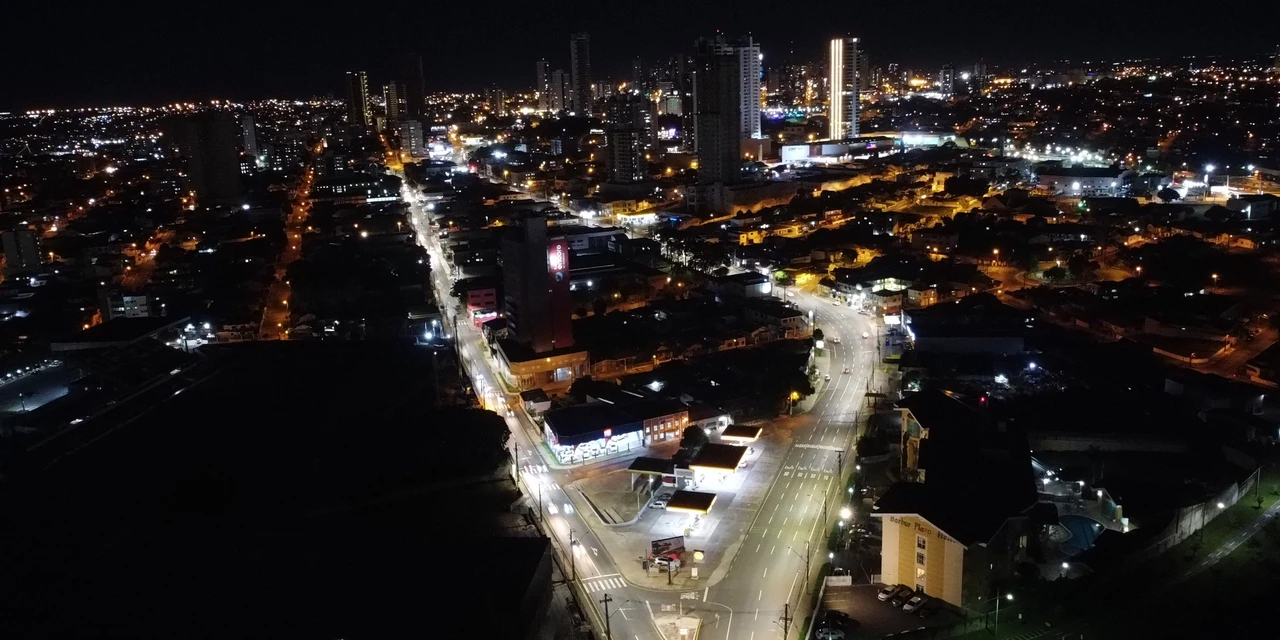Prefeitura finaliza iluminação em LED na Avenida Visconde de Mauá