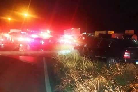 Homem fica gravemente ferido após colisão de veiculo em poste na Souza Naves