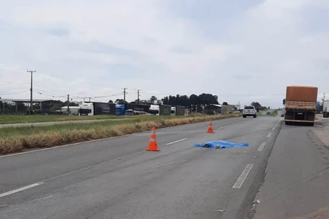 Adolescente morre atropelado por caminhão ao atravessar rodovia na Boa Vista, em PG