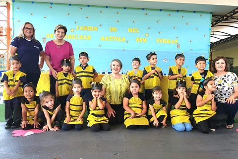 Escola no Jardim Paraíso recebe as colmeias do projeto Jardins de Mel