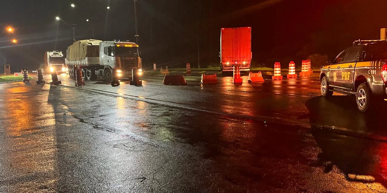 Deslizamento: como medida de segurança PRF interdita BR-277 na serra da esperança em Guarapuava