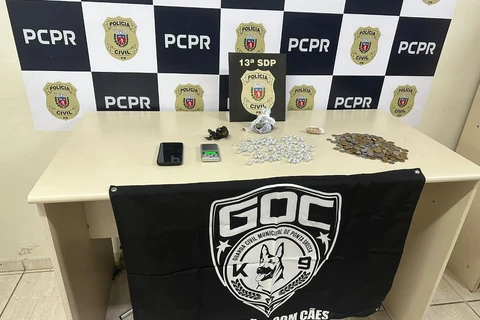 Mulher é presa em flagrante por tráfico de drogas em conveniência de fachada em PG