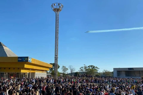 Milhares de pessoas assistiram a Esquadrilha da Fumaça, em PG