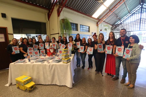 Programa de Inglês da Prefeitura de PG avança e apresenta novo material didático