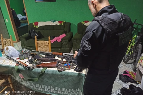Operação mira grupo criminoso envolvido com homicídios e apreensões de armas de fogo, em Irati