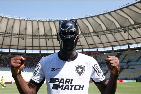 Botafogo supera o Flamengo e vence o clássico no Maracanã