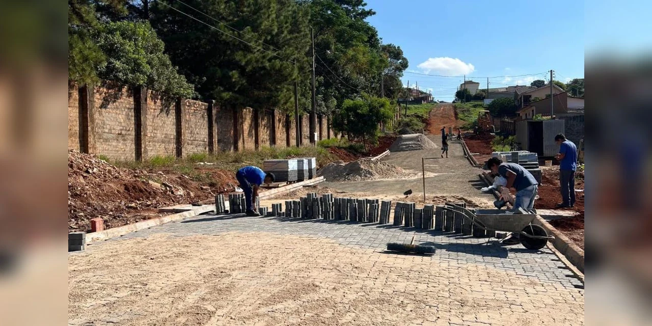 Prefeitura avança com obras de pavimentação no Jardim Itália e Vila Belém