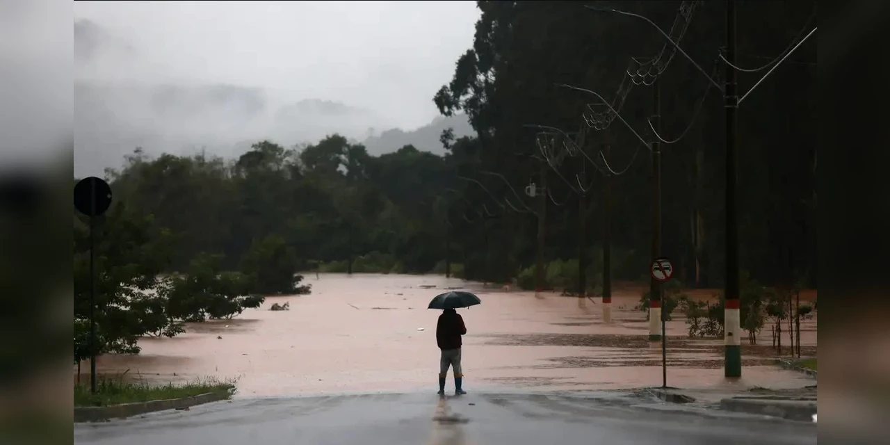 Sobe para 13 o número de mortos em consequência das chuvas no RS