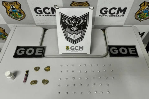 Suspeito de trafico foge da GCM e deixa pote com drogas em PG