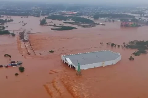 Barragem não suporta acumulo de chuvas e rompe no RS