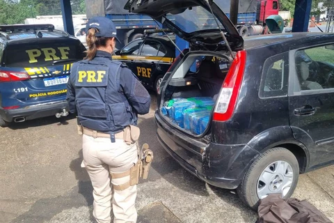 PRF apreende 136 kg de drogas entre maconha e skunk em Ponta Grossa