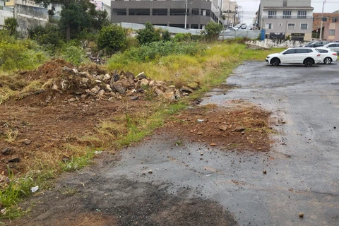 Prefeitura inicia retirada de entulhos do antigo Mercado Municipal