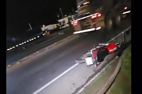 Motociclista perde o controle e cai de viaduto no Vendrami, em PG