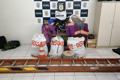 Polícia prende homem com mais de 200 kg de fios subtraído de operadoras de internet e telefonia