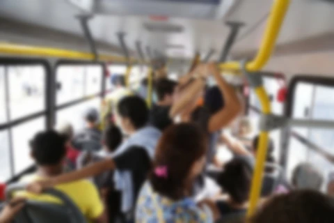 Aprovado projeto que protege mulheres de assédio e importunação sexual nos ônibus