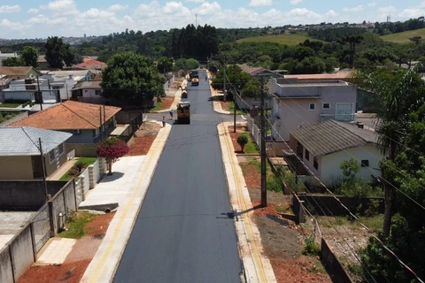 Prefeitura firma contratos de pavimentação de mais 75 quilômetros de vias da cidade