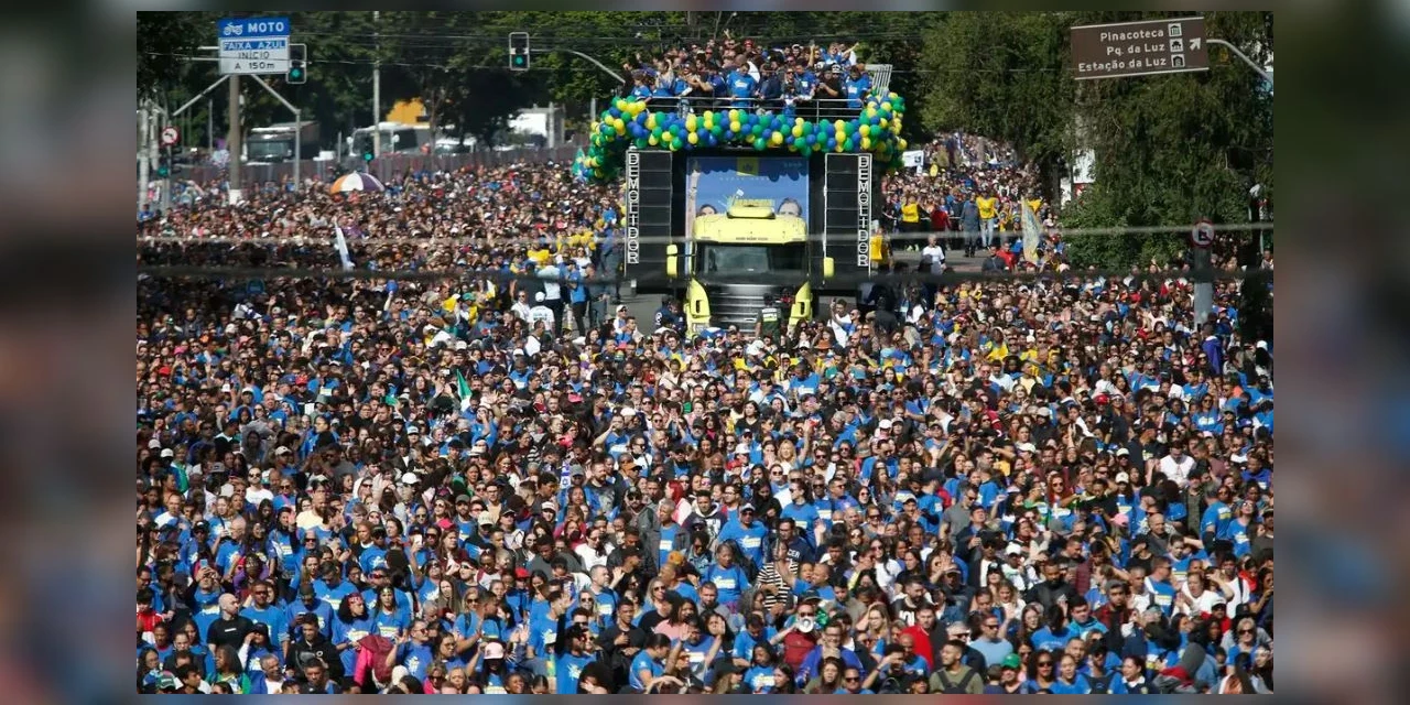 Marcha para Jesus reúne milhares de pessoas na capital paulista