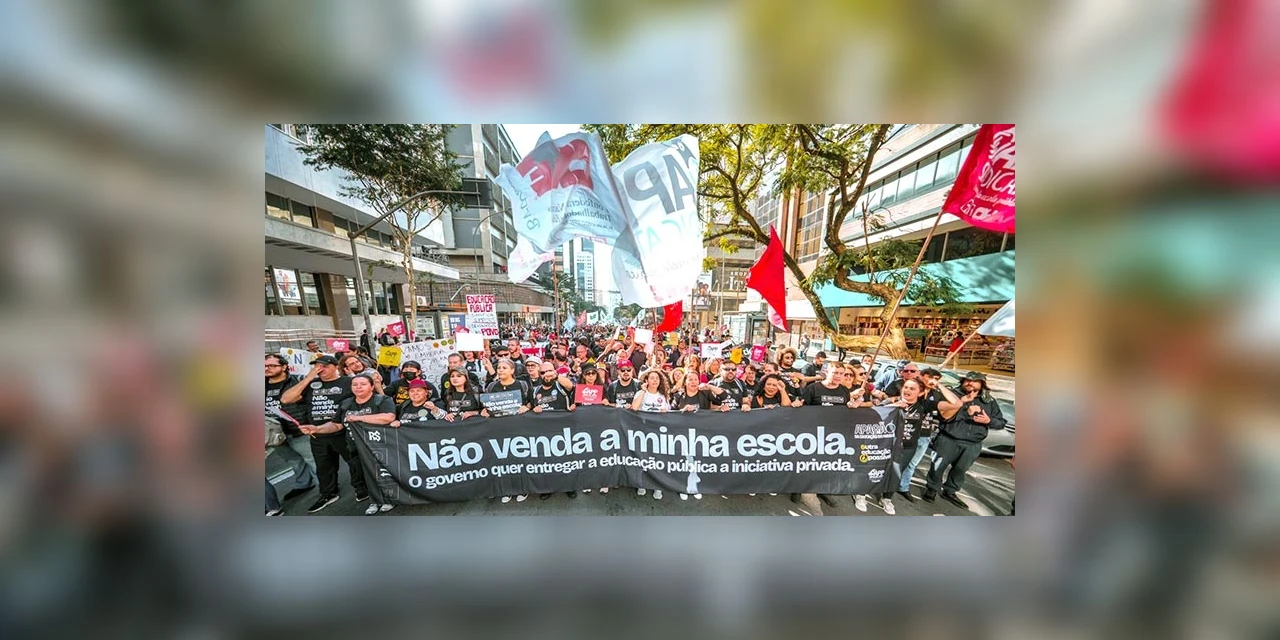 Por 39 votos a 12, deputados aprovam projeto que quer terceirizar gestão de escolas públicas do Paraná