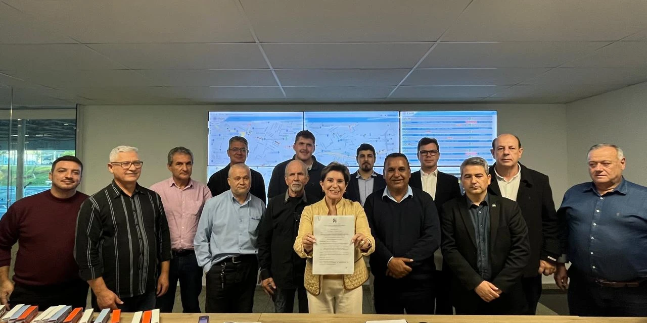 Prefeita Elizabeth assina edital de licitação para concessão do transporte coletivo