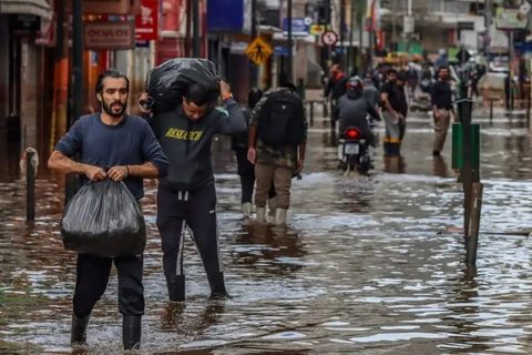 Geral Governo vai pagar dois meses de salários mínimos a trabalhadores do RS