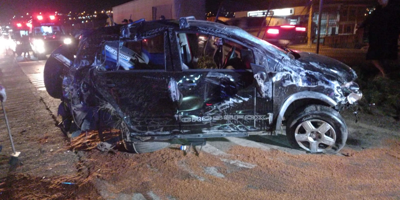 Colisão termina em capotamento na BR-376 em PG