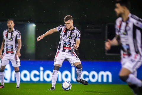 Operário vence a Chapecoense fora de casa e é vice líder da Série B