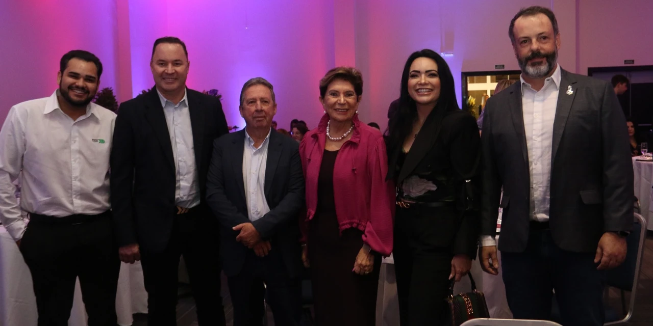 Cerimônia marca o lançamento da pedra fundamental da indústria mexicana Cristalpet em Ponta Grossa